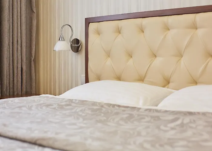 Hotel Three Crowns *