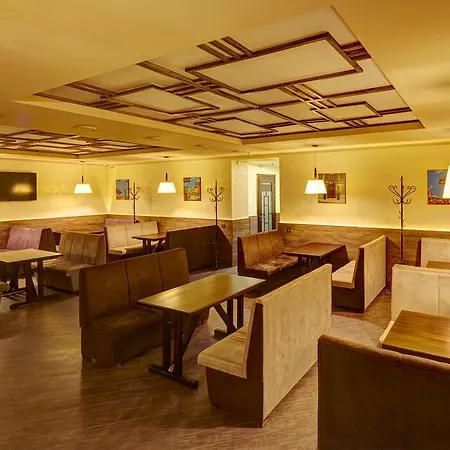 Hotel Three Crowns *