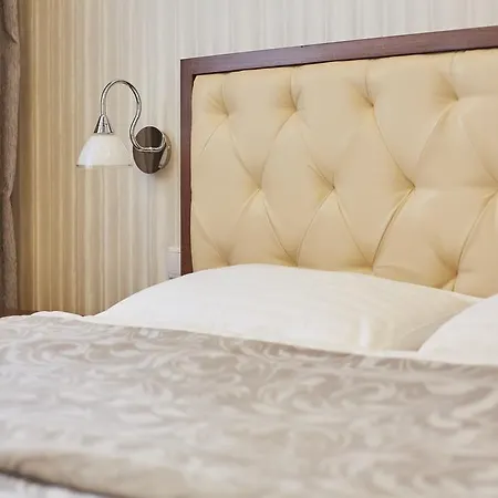 Hotel Three Crowns *